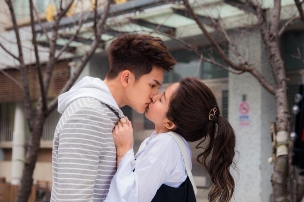 与王以纶公开恋情仅半年!28岁郭书瑶无预警发文:学会放手