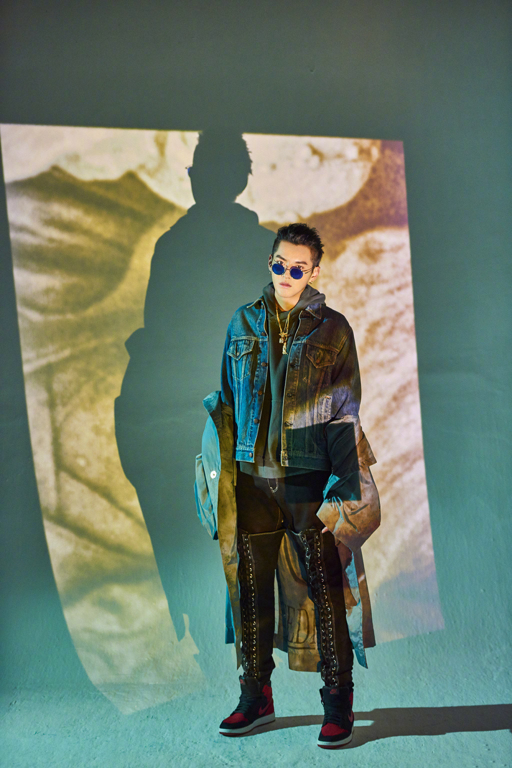 吴亦凡新歌中国魂宣传大片同步上线!有态度新青年眼神坚定深邃!