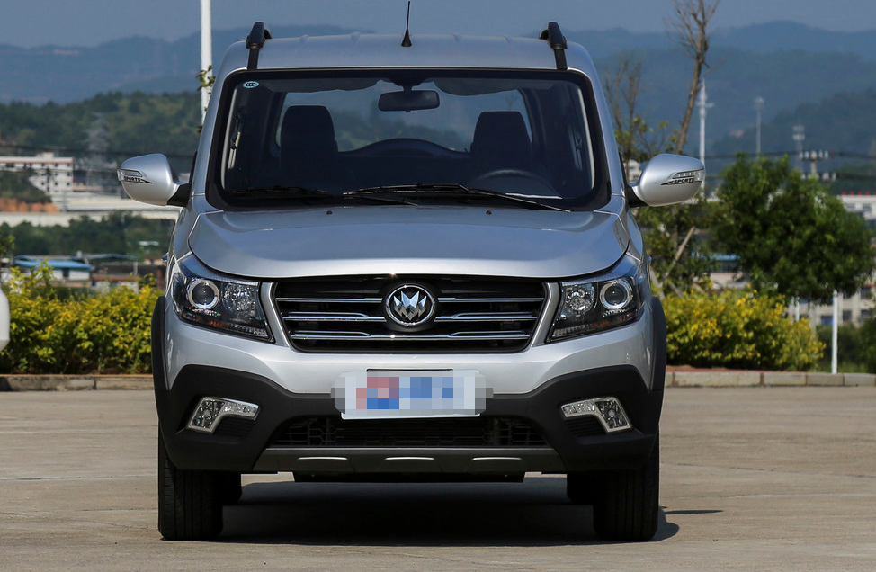 启腾v60气场十足,外观棱角分明,大气硬朗,适合气质女神!