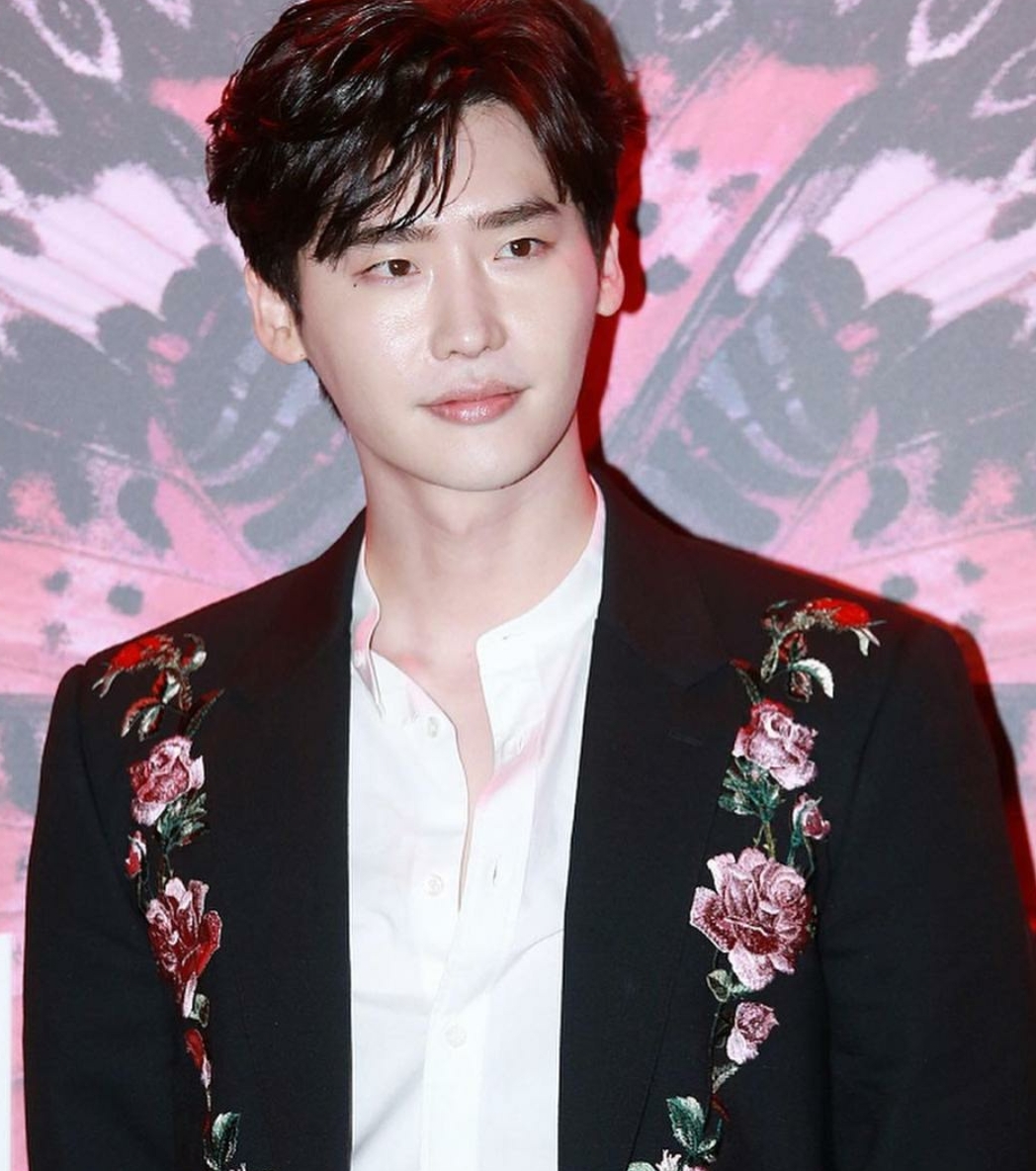 盛世美颜李钟硕也有驾驭不了的发色,令网友颠覆对他的印象!