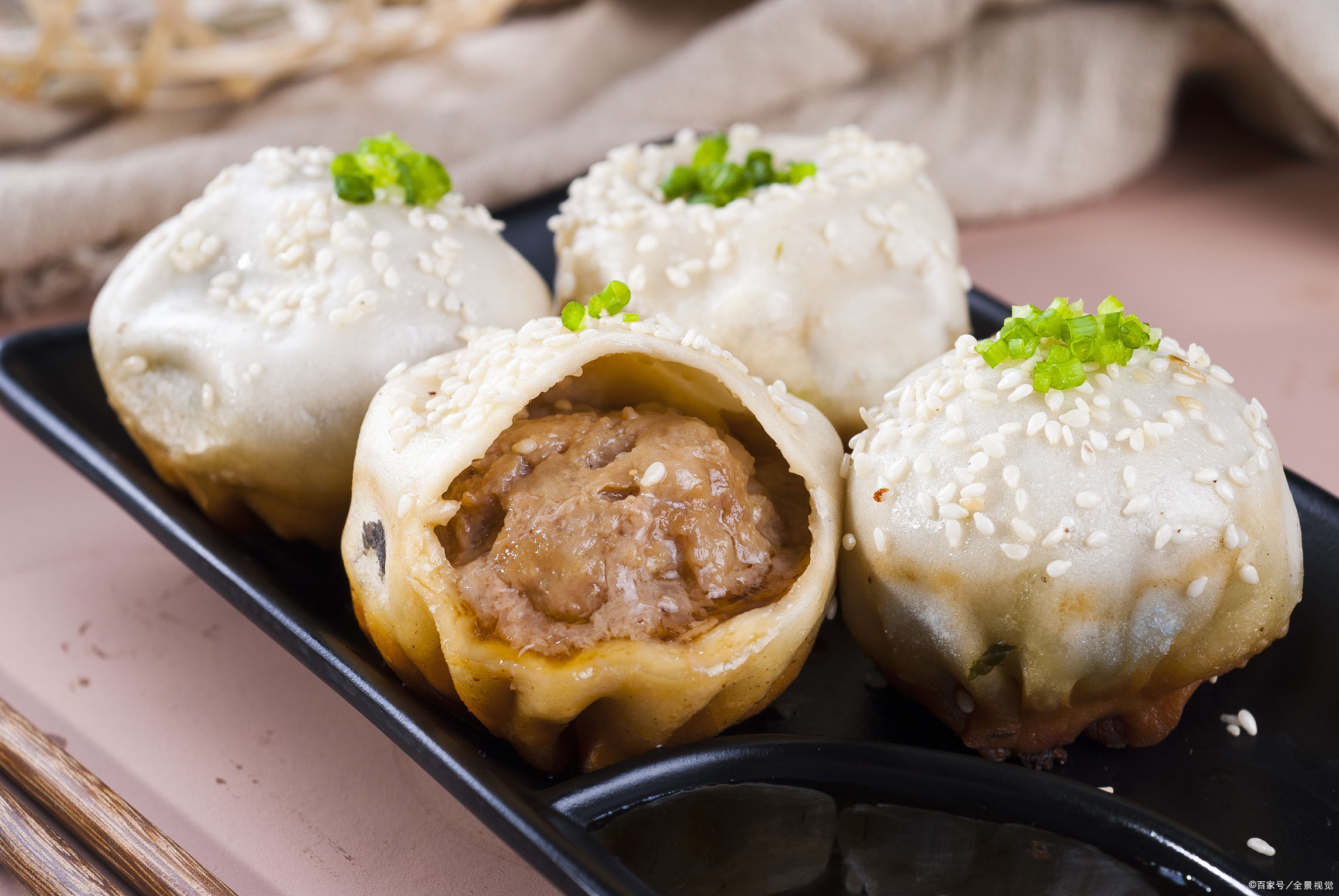 来上海十大必吃的传统小吃最具魔都特色来了就去尝尝看吧