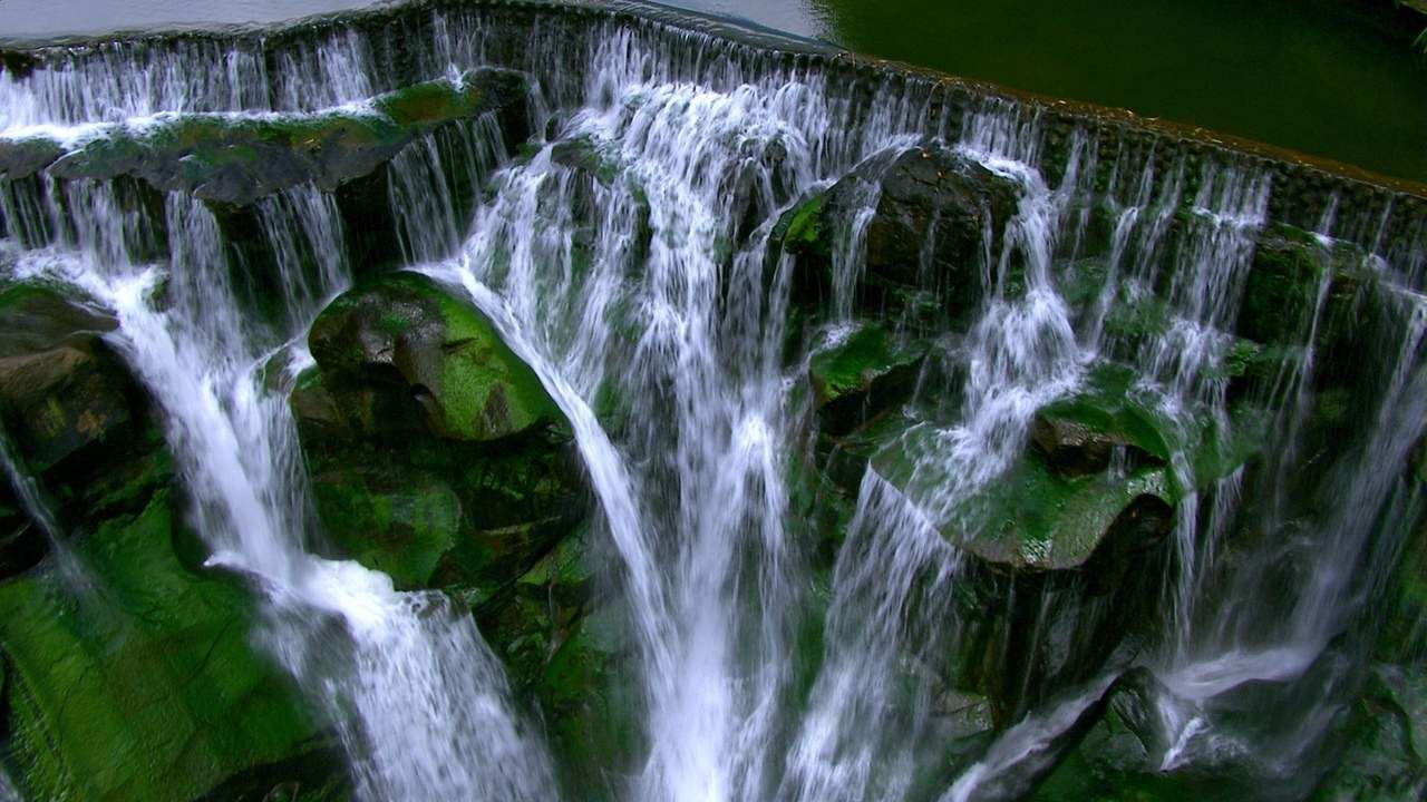 海底特大瀑布图片