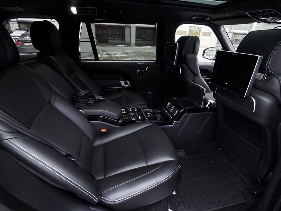 路虎揽胜行政加长,这后排内饰真宽敞