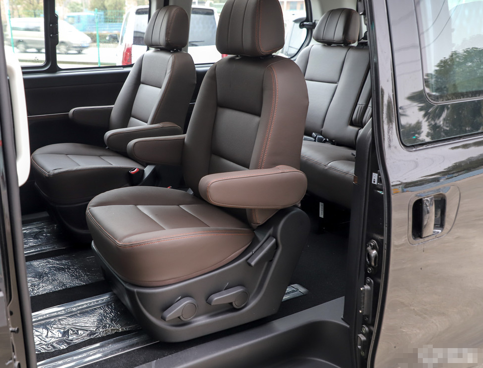 风行cm7,硬朗干练的设计风格,整车造型厚重感中添加一丝时尚!