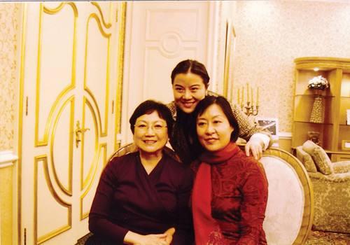 这位女强人,父亲是主席,舅舅副国级,哥哥是上将,自己是总裁