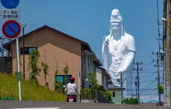 日本最大观音像,高100米电梯能直达头顶!当地人:晚上不敢出门