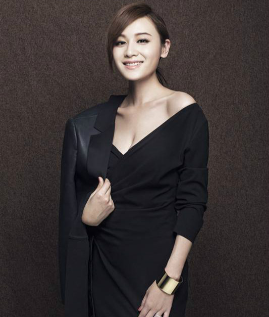 叶一茜气质封面写真时尚魅力迷人