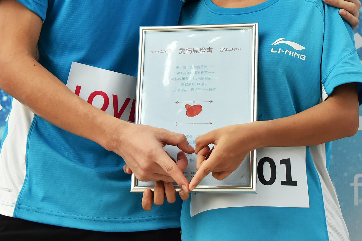 摘要:  爱情遭遇挑战时,男女需要相互理解,支持和协