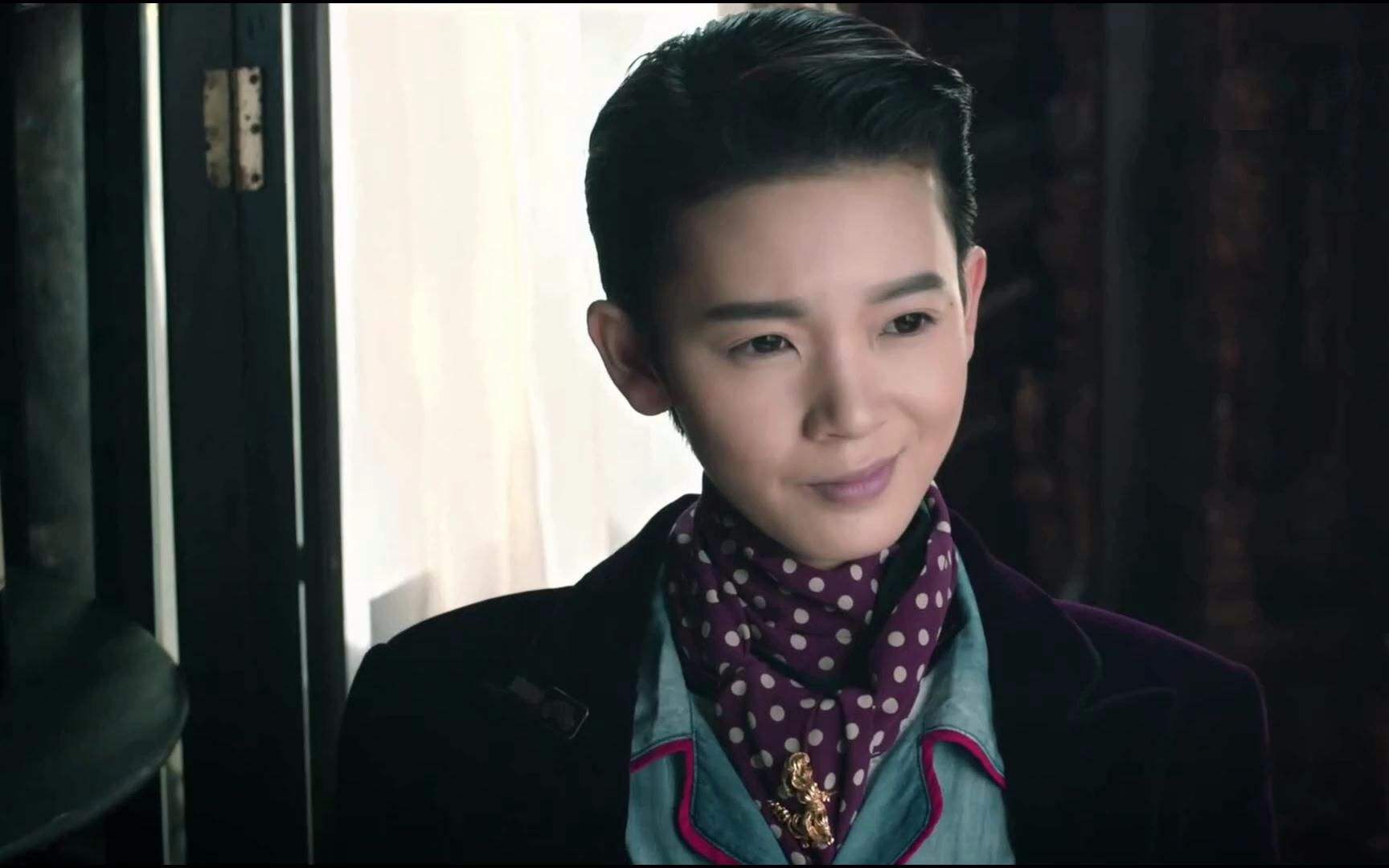 在《无心法师2》中,陈瑶反串饰演丁小猫,绰号小丁猫,原始开天辟地就