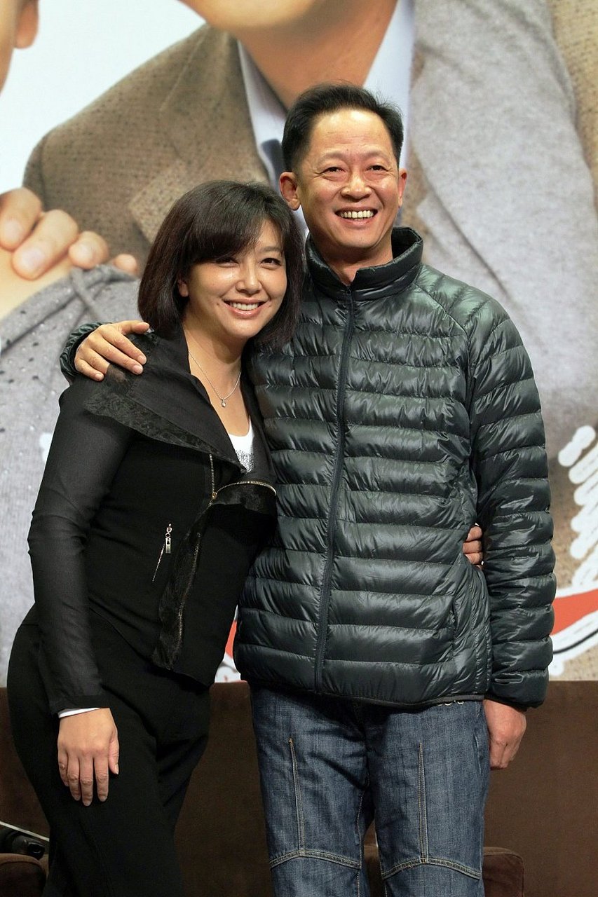 有一次,王志文和江珊出去吃饭,喝了几杯黄汤,他问江珊:"我们演夫妻20