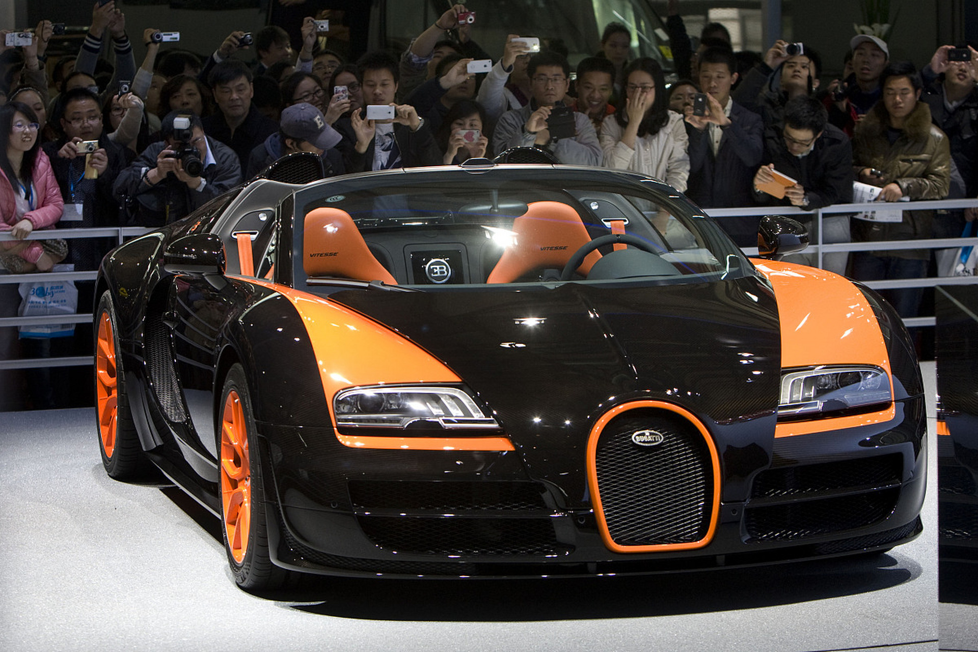 布加迪mistral# 在汽车界中,布加迪mistral无疑是独一无二的.