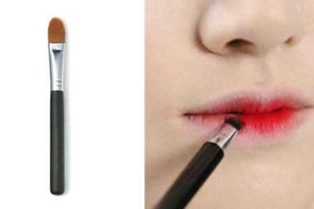 怎么用唇釉画咬唇妆 这些细节能让双唇更精致