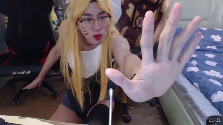 继"艾米妮亚猴"之后,猴哥再放大招,cos照让网友直呼恋爱了!