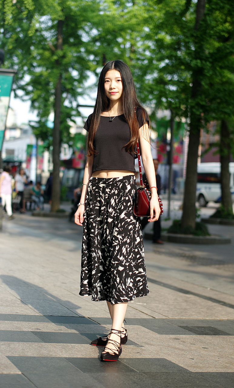 36岁大龄剩女哭诉:一再降低要求却依旧没人要,感觉嫁不出去了.