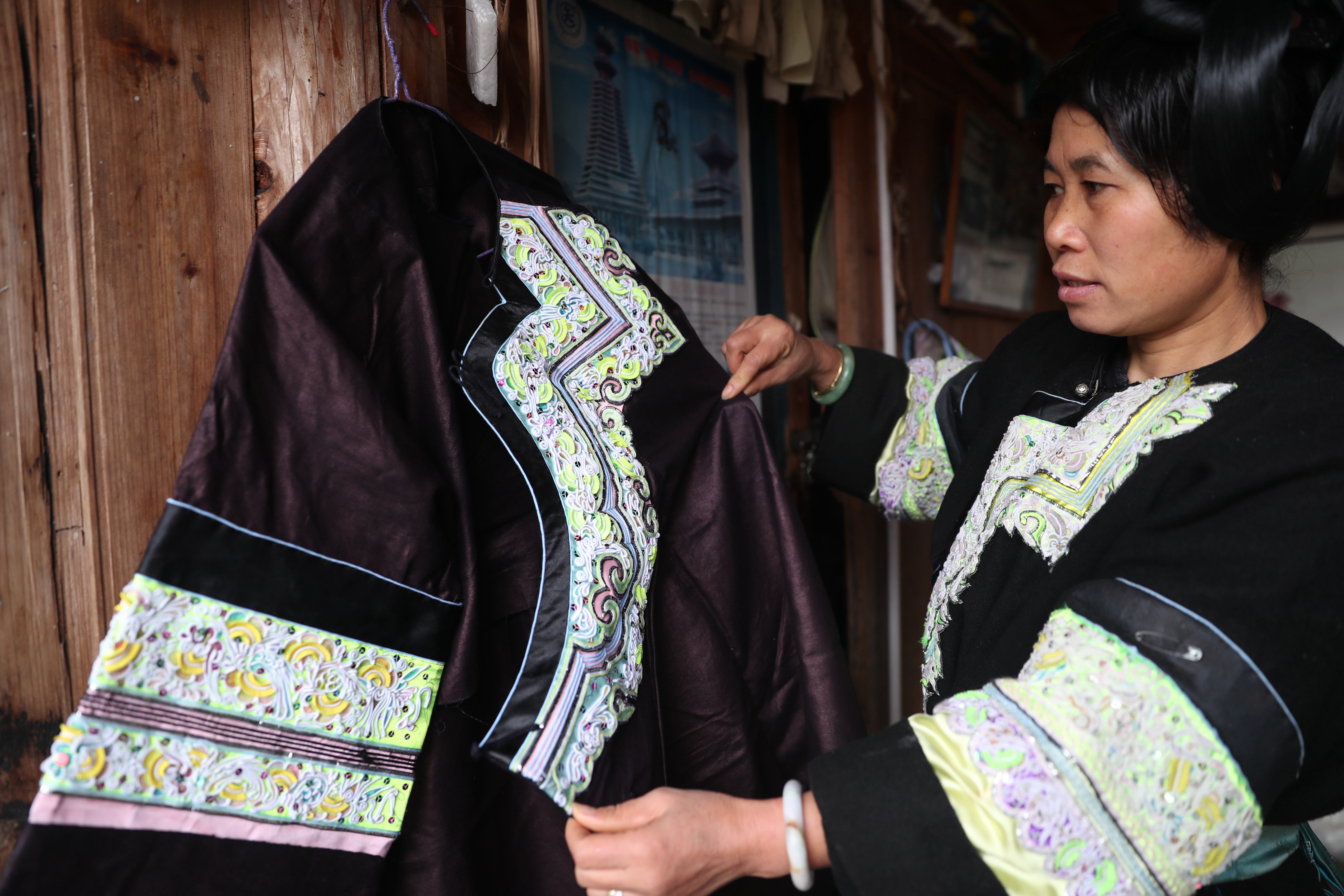 贵州榕江:春节将至民族服饰制作忙