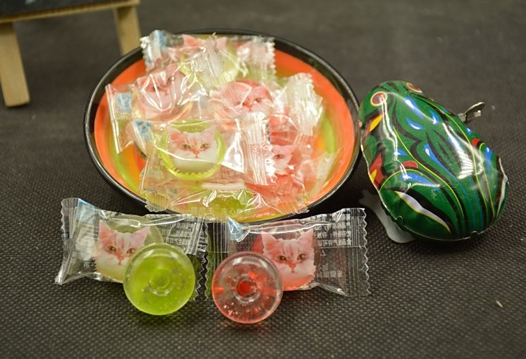 第一种就是猫眼儿糖,当时猫眼儿糖跟小淘气糖是差不多时间出现的,不过