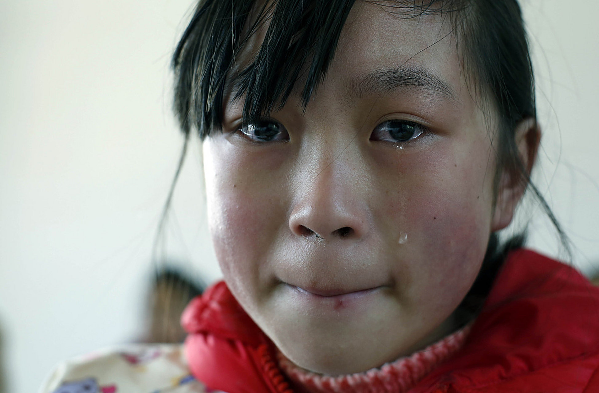 性格敏感的人,敏感是他自我保护的一种方式,因为小时候,他需要敏锐地