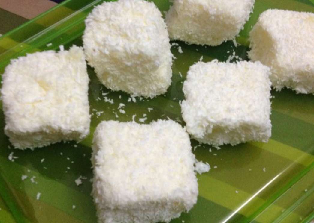 椰蓉南瓜牛奶小方,吃一个低糖低脂特别营养健康的一道小甜食