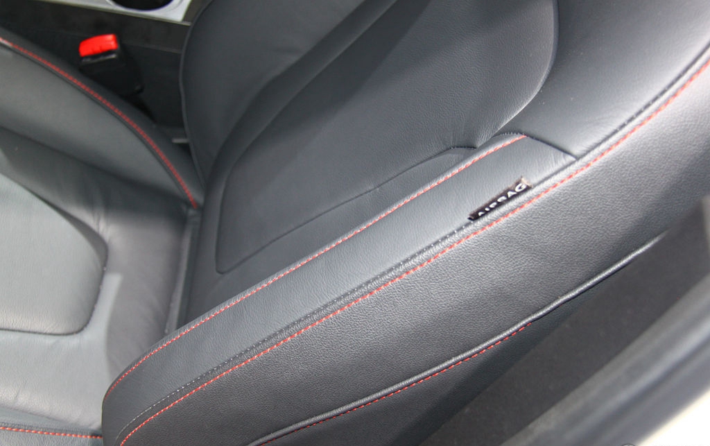 座椅的缝线设计非常精细,提升了内饰的质感.