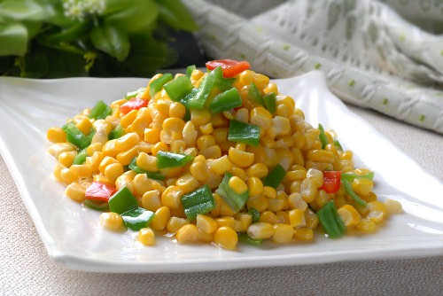 青椒玉米:青椒玉米是一道菜肴,主要食材是玉米,属于家常菜.