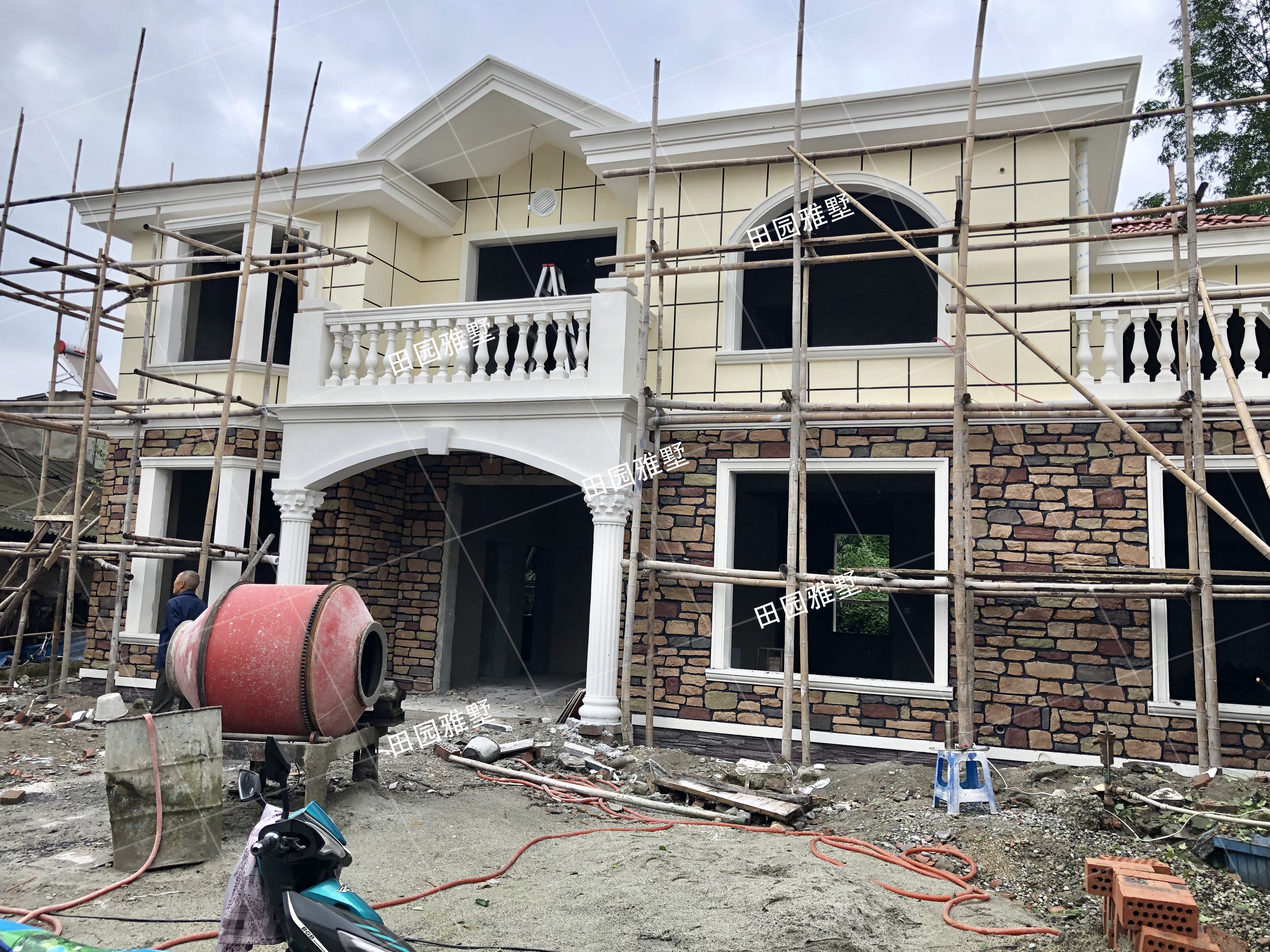 厉害了,乡村别墅完工实景比效果图还要美!