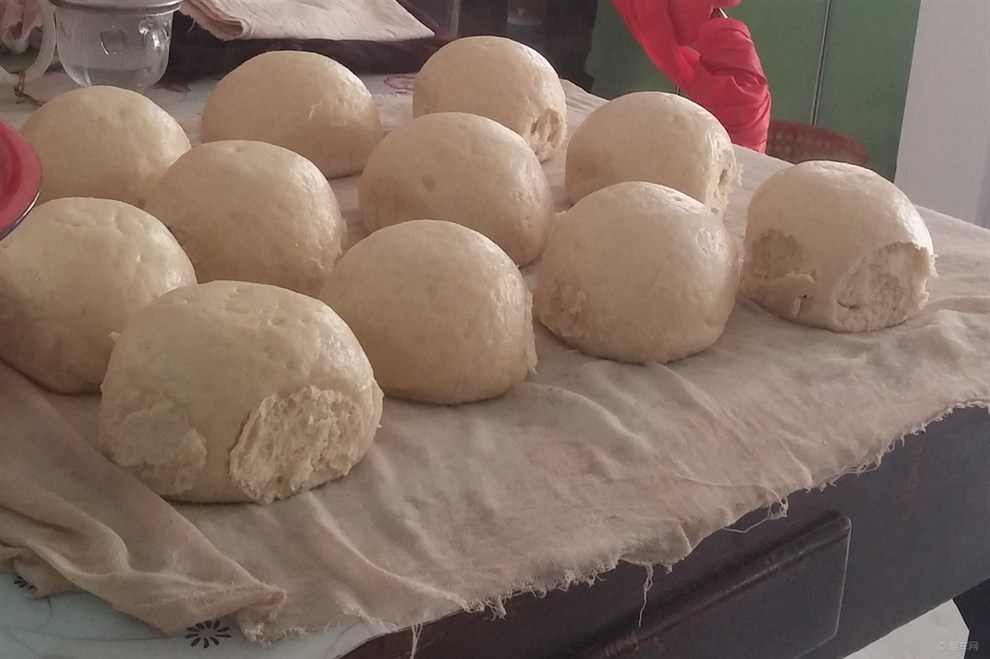 蒸馒头别只知道加酵母和白糖,还要加一点它,馒头彭松细腻