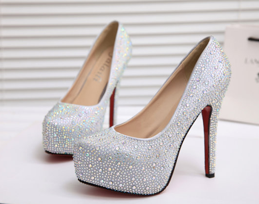 选择这款水晶鞋的你,走了这几次弯路以后,你会真正成熟起来.