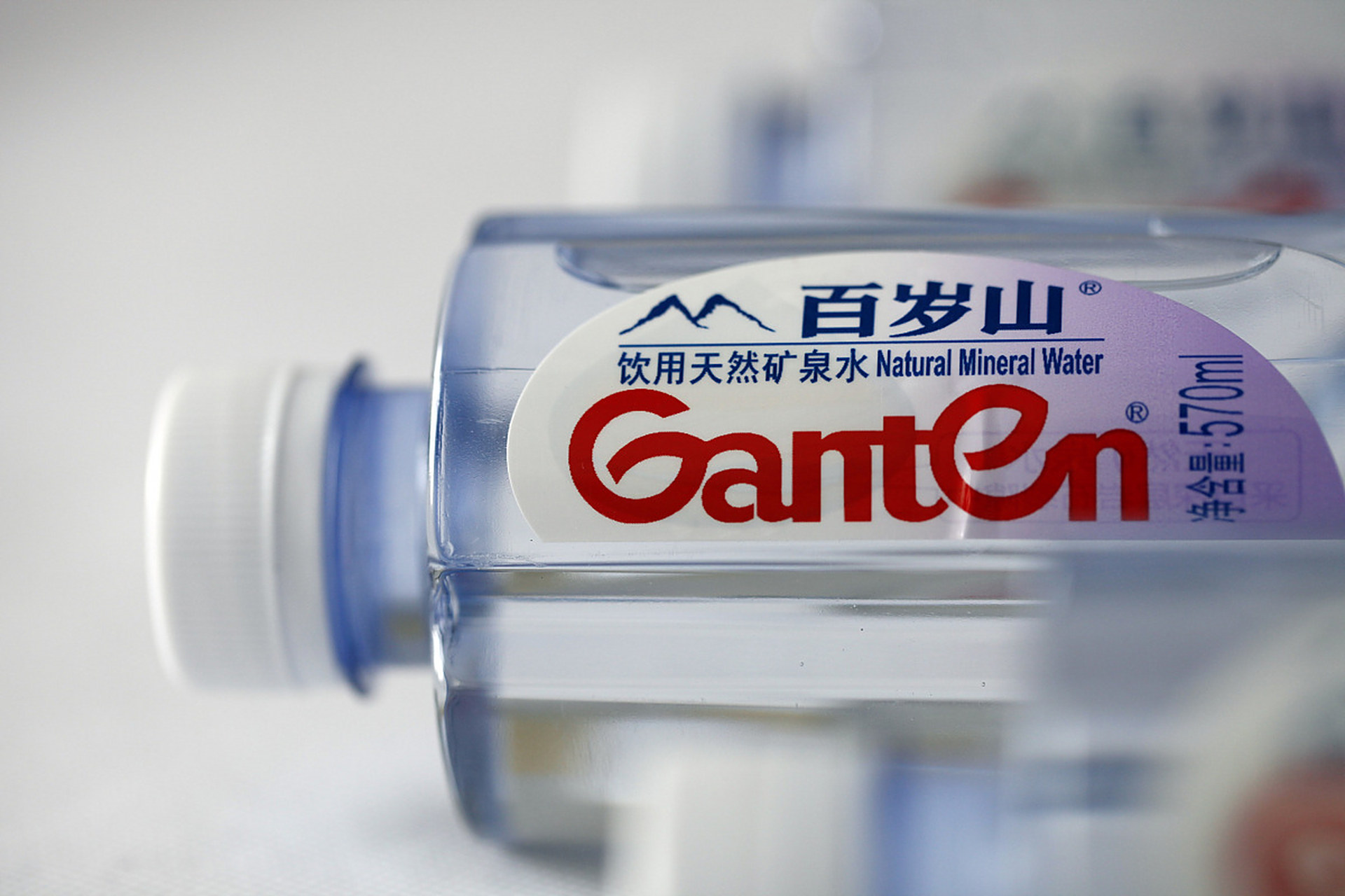 矿泉水# #景田# 百岁山 天然矿泉水  570ml*24瓶 整箱装  会议办