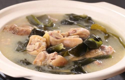 美食菜谱:冬季暖心汤,猪蹄海带汤!暖暖的很贴心!