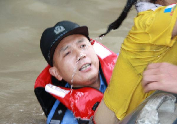 延续守江情结 10年里他救起300多人