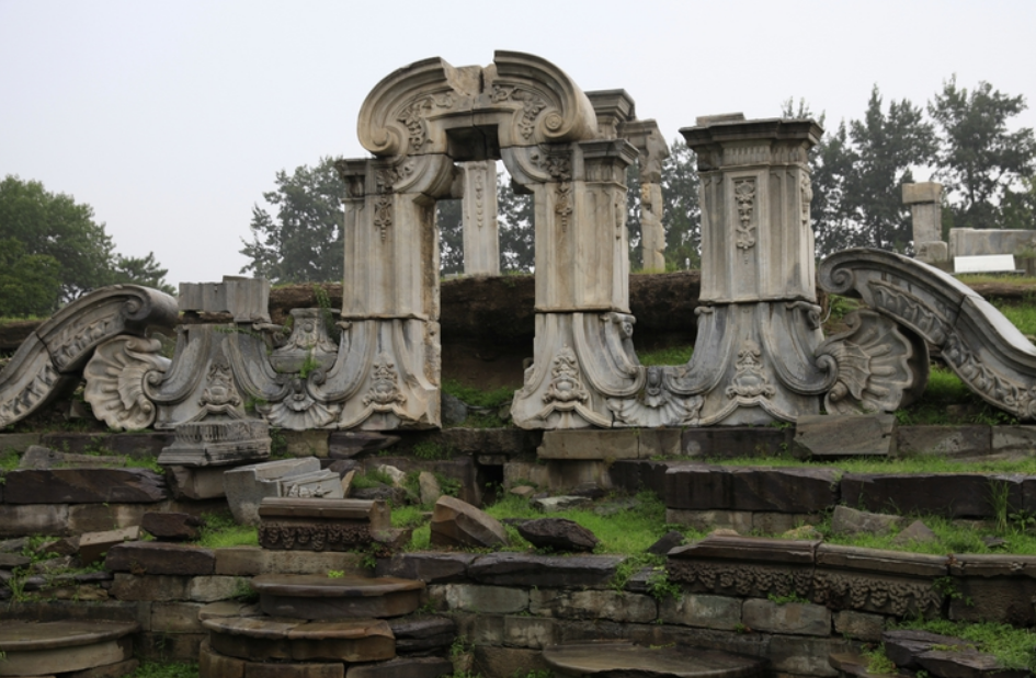 圆明园西洋楼景区的海晏堂与十二生肖铜兽首