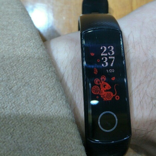 新形象迎鼠年!荣耀手环4获版本更新,新增鼠年春节表盘