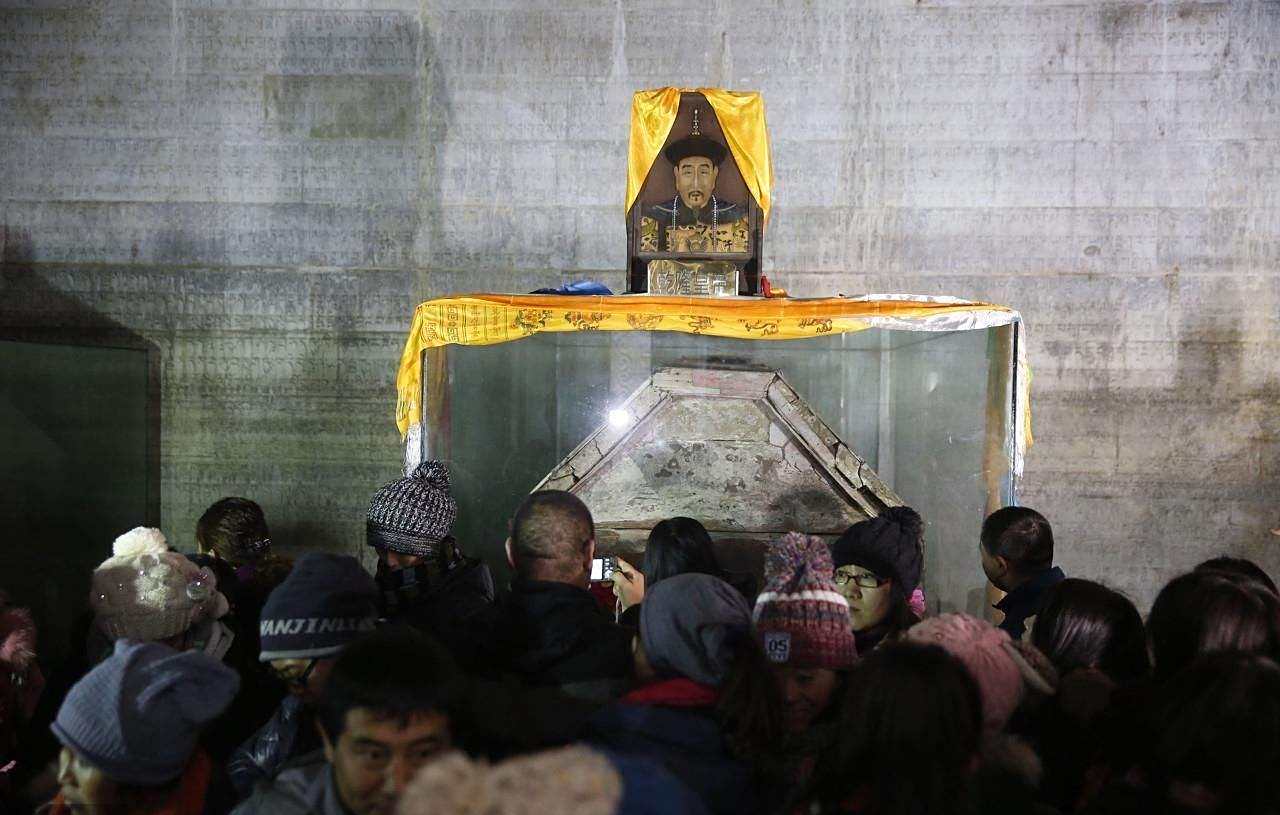 乾隆的裹尸布值多少钱?为什么会这么值钱?专家说出一个答案!