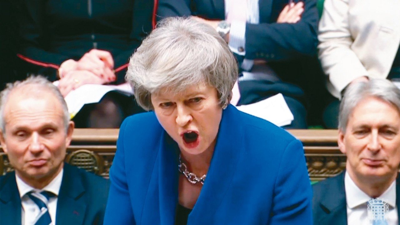 脱欧内战"倒阁之夜":19票之差,特雷莎梅强压国会"不信任案"