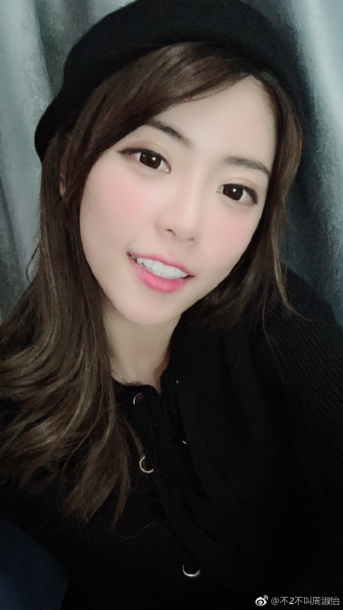 lol女主持周淑仪cos兔女郎瑞雯,引来余霜阿姨评论:根本不科学