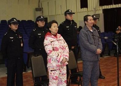 黑帮女老大,与妹妹联手祸害300多名女性,落网后成这样!