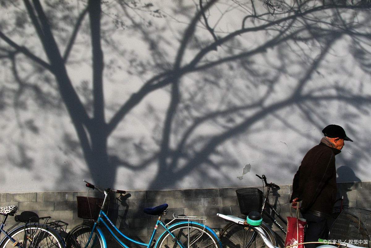 孟秋感怀.白日淡云临孟秋,薰风如水深樾幽