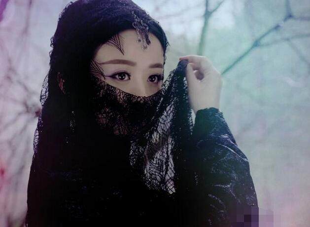 一袭薄纱蒙面,想必《仙剑》人们也能够一眼看出蒙面女子是谁,很好猜