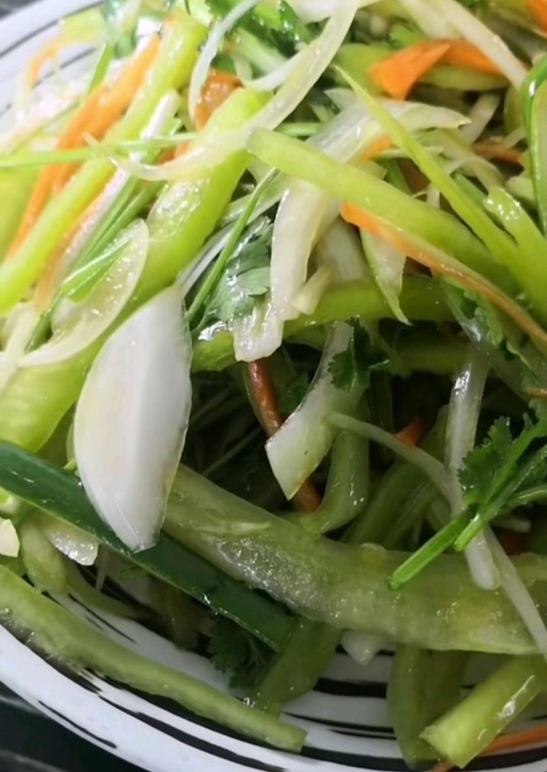 东北凉拌老虎菜的家常做法