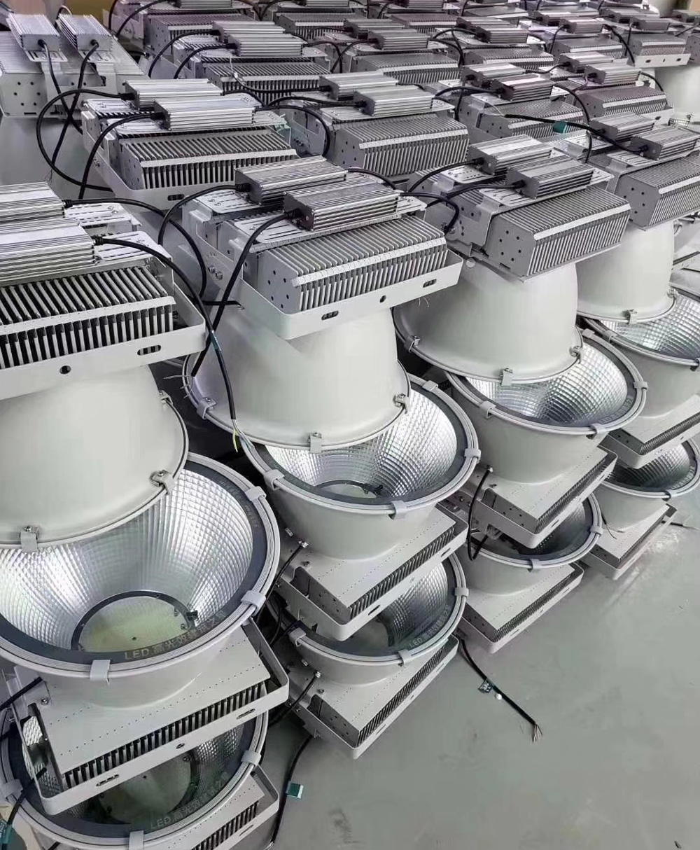 500瓦就可以满足工地百米照明了 最近工地要求使用时间不需要很长