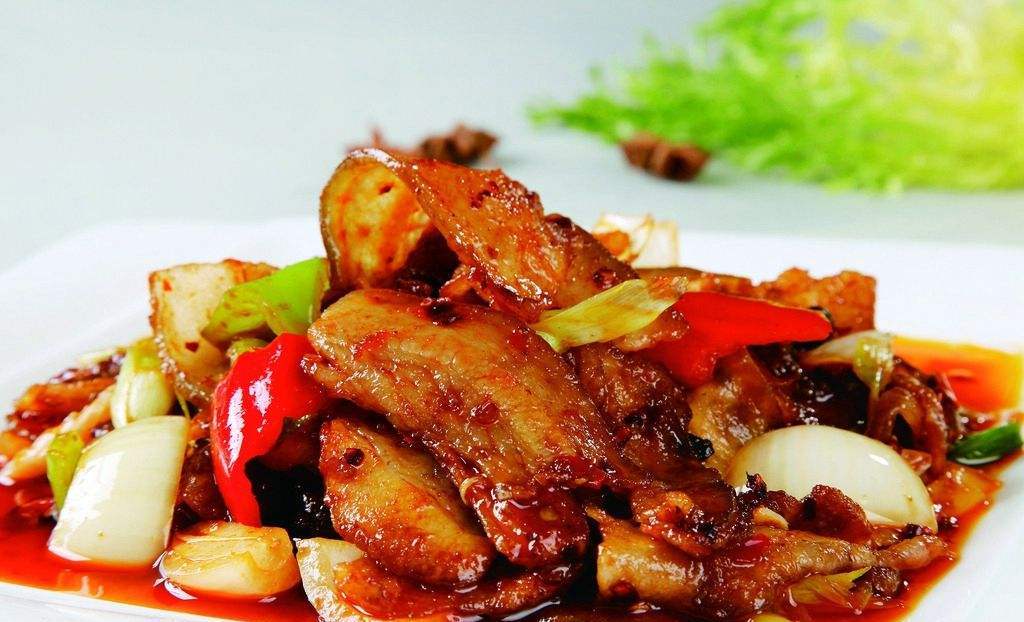 给大家带来一道很好吃的回锅肉,香辣豉香回锅肉,好吃到停不下来