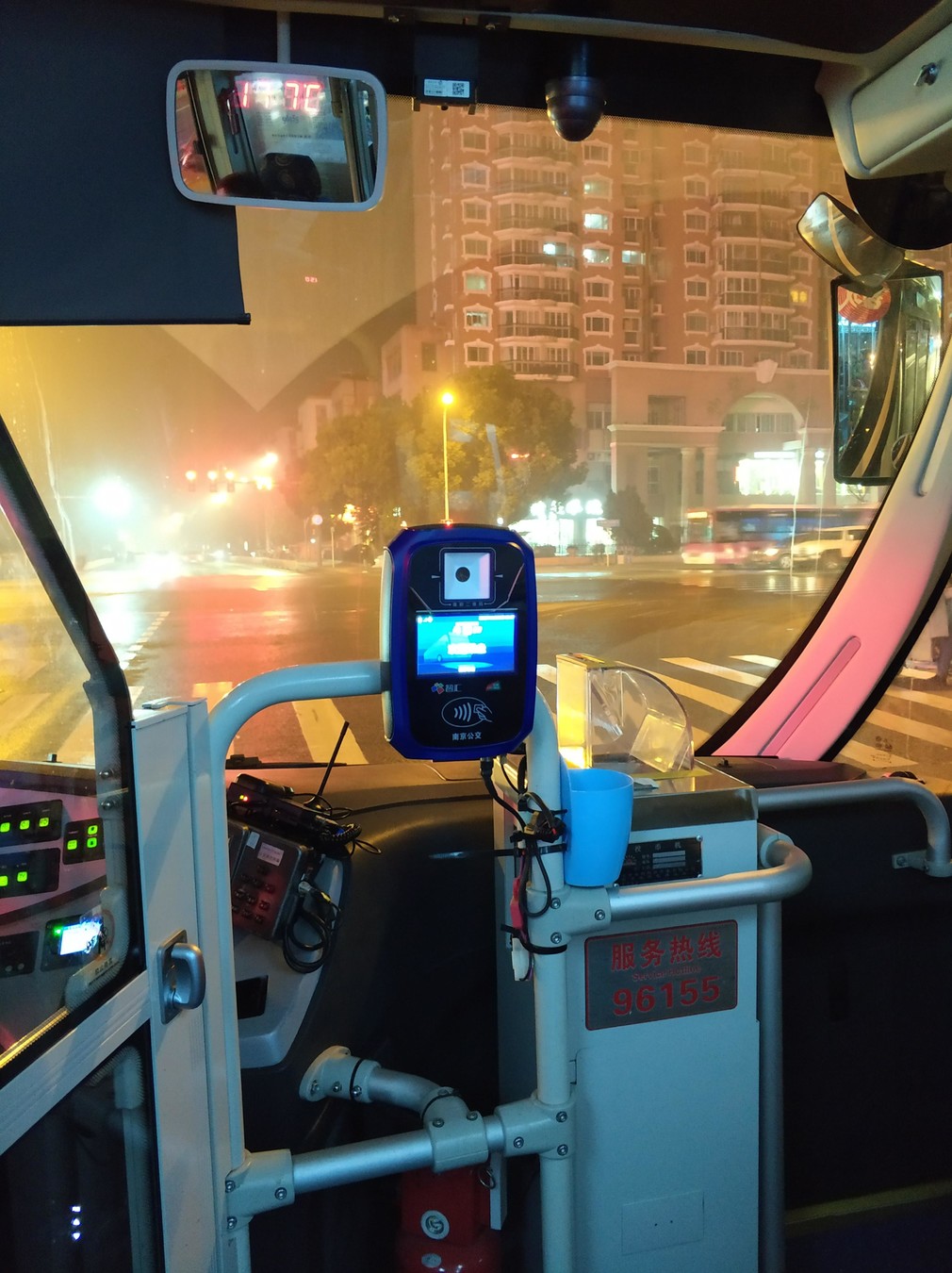 南京公交车的1元诚信线路,解决了哪些人的刚需?