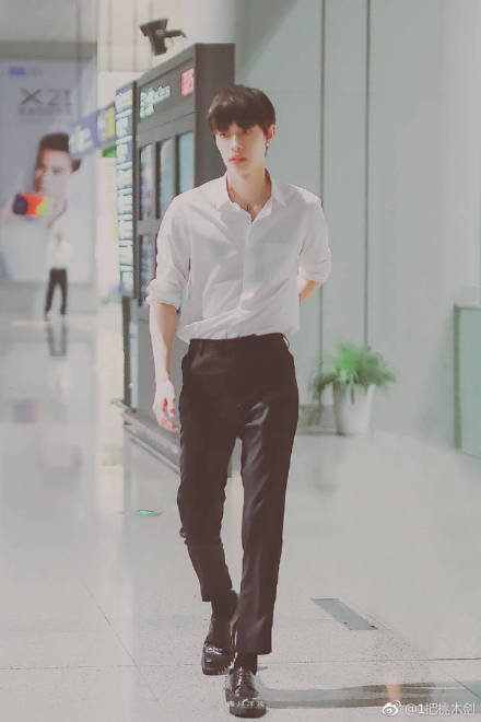 品一下木子洋的"漫画身材",满屏都是腿