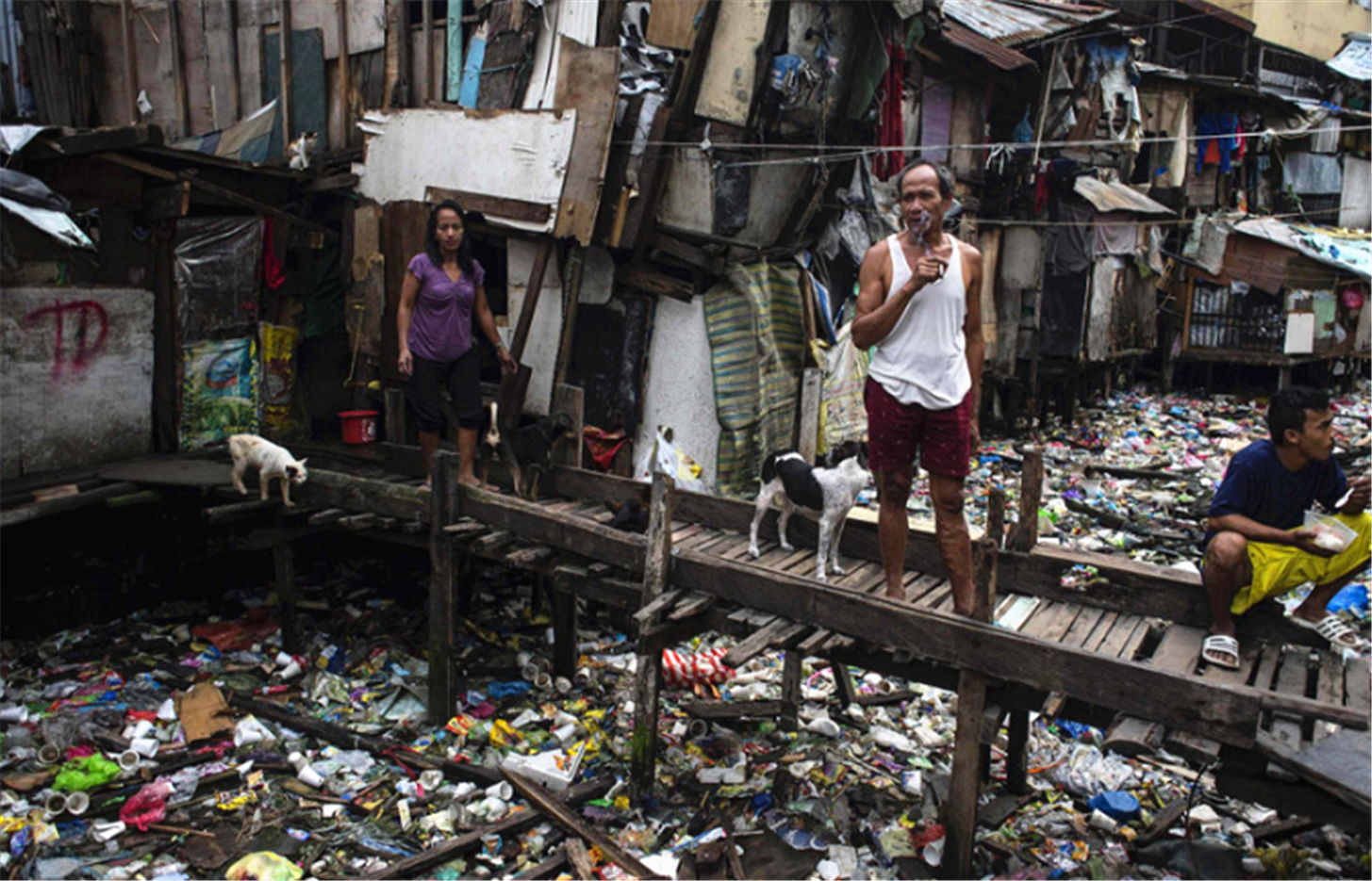 触目惊心!菲律宾贫民窟河流如同垃圾填埋场~
