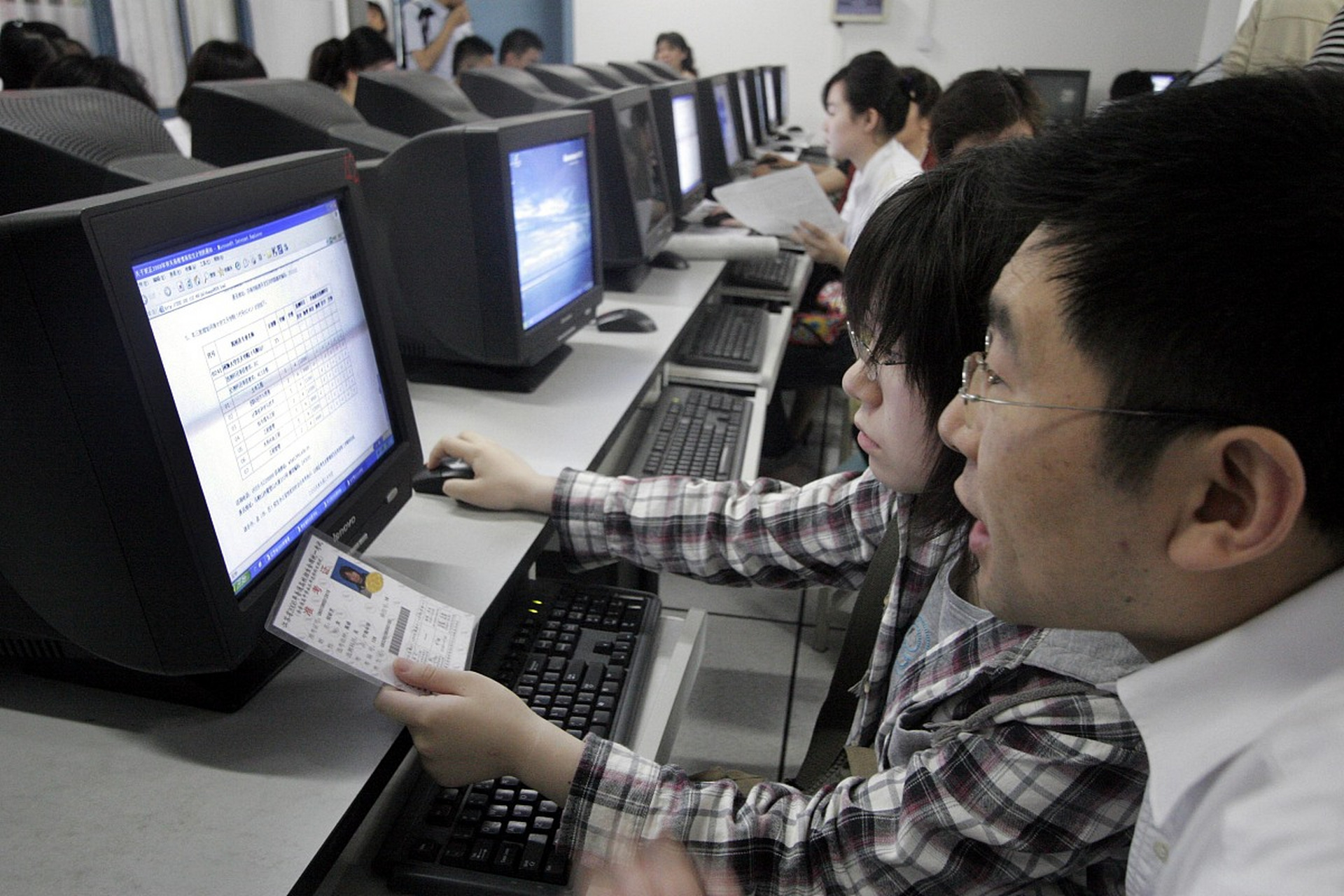 程序设计课程是一门重要的计算机专业课程,需要学生掌握编程语言的