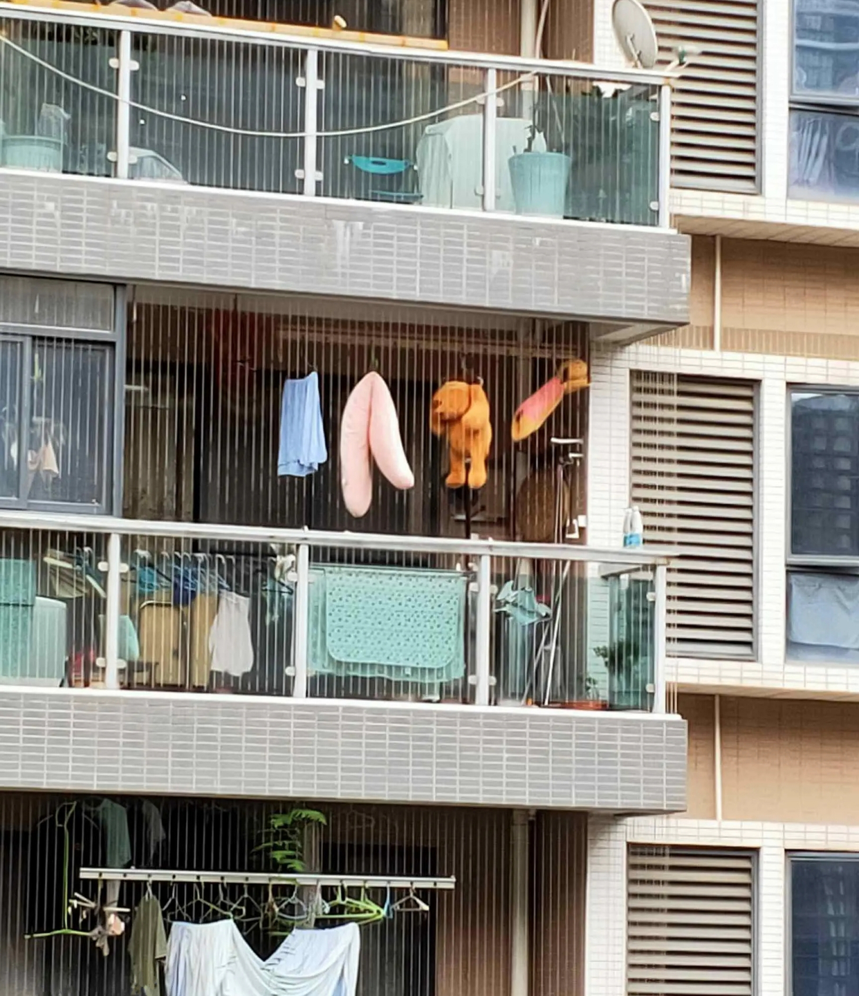 一只上吊的小熊