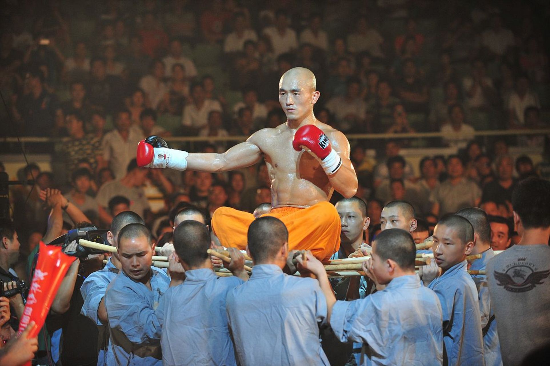 武僧"一龙"被黑衣人袭击,伤口缝合20多针,疑少林寺所为 5月14日晚