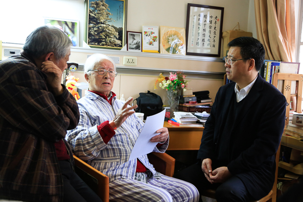 爷爷是名牌大学校长,妻子是高考状元,施一公家庭为何如此优秀?