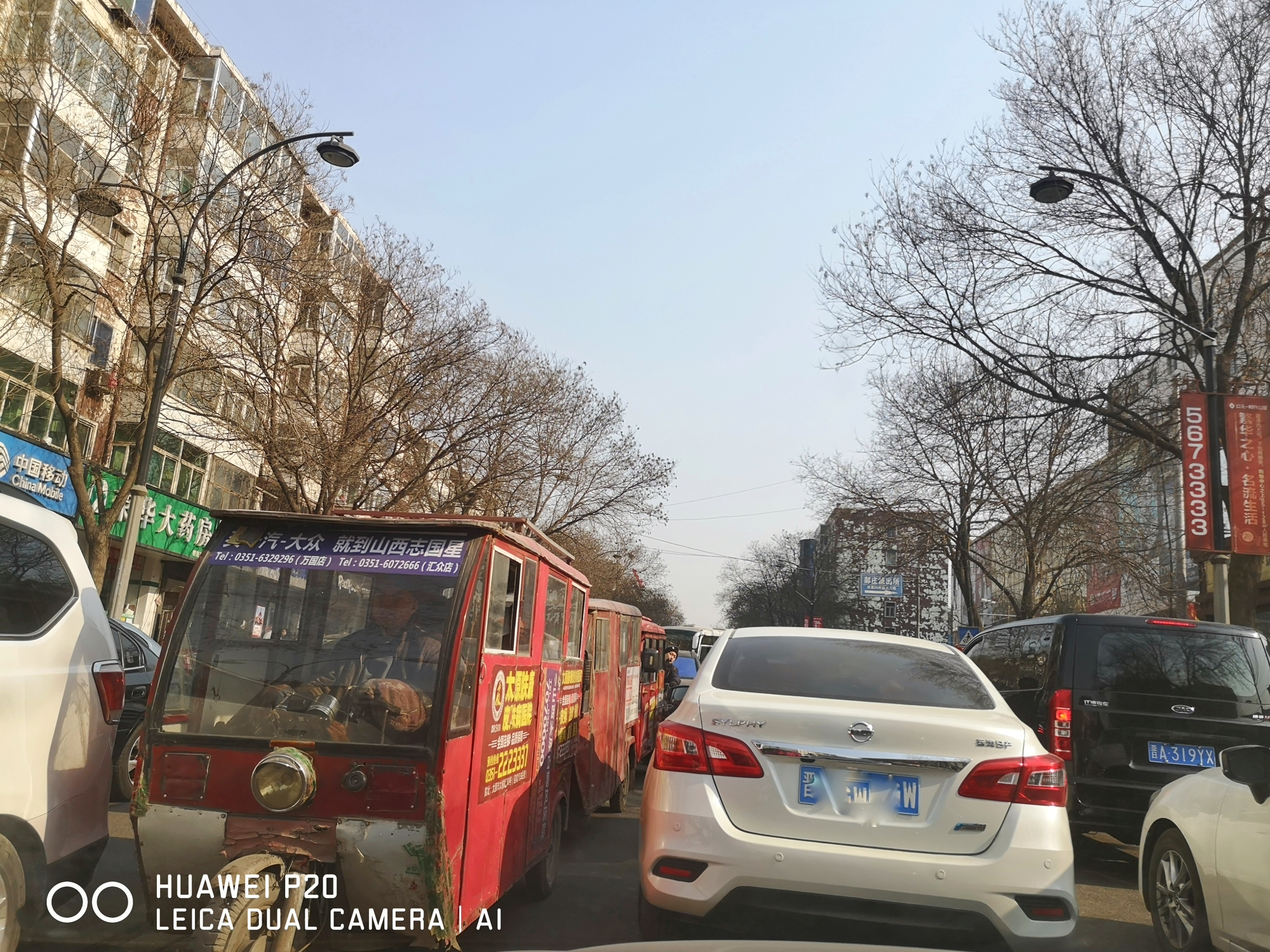 年底的太原朝阳街是这样的,这种特殊的交通工具再次成了"明星"