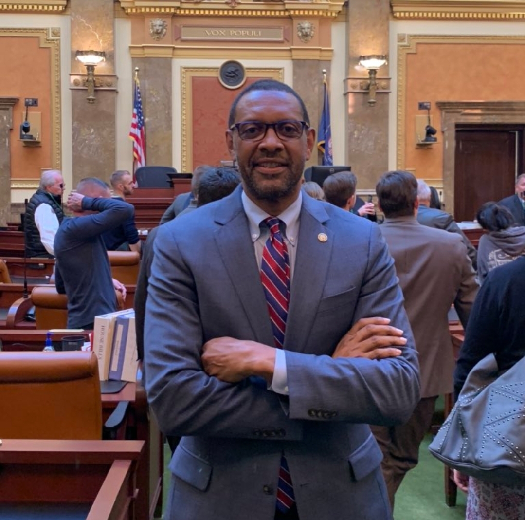 bigotry,排斥异己:黑人议员转而支持川普,遭到民主党排斥!